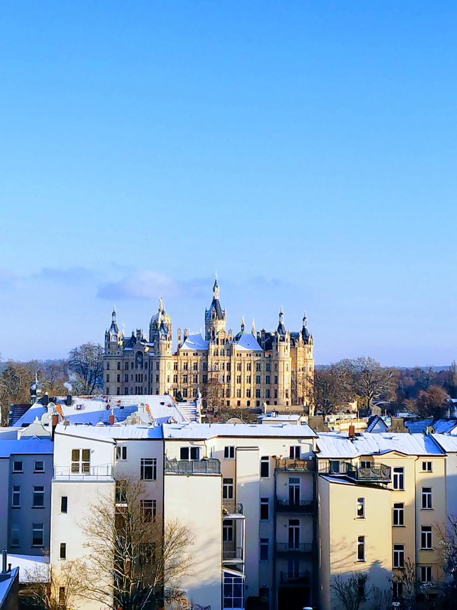 Schlosskoenig - Modernes & Zentrales Apartment Mit Balkon Und Arbeitsplatz Шверін Екстер'єр фото